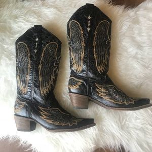 Corral Vintage cowboy boots cross and wings